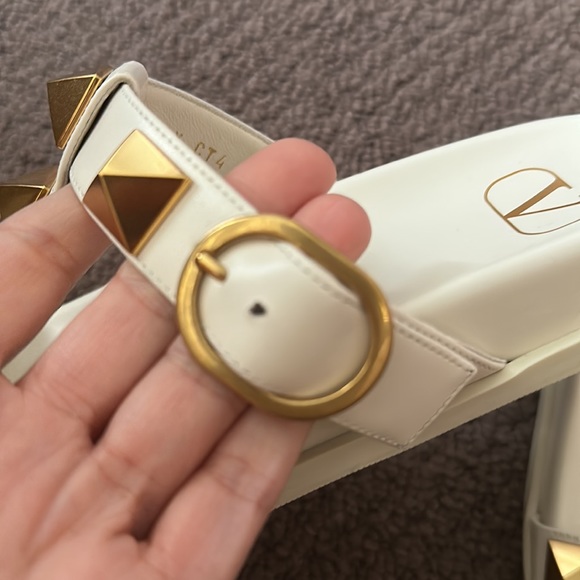 NEW! VALENTINO GARAVANI Roman Stud Leather Slides - Picture 10 of 14